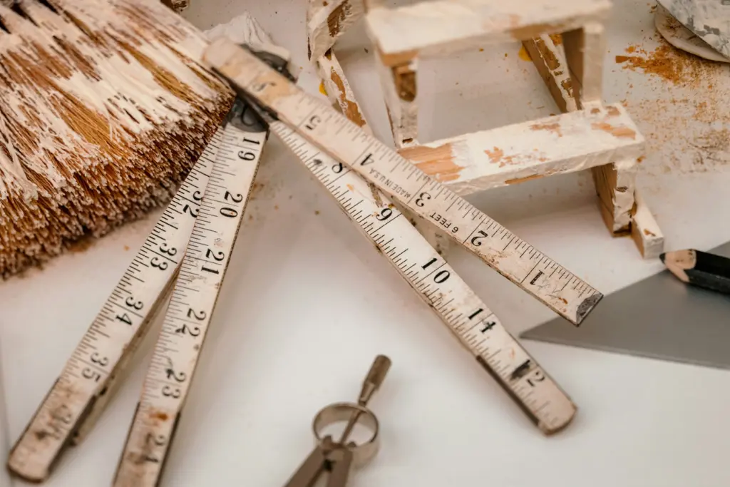 Mètre ruban et outils pour l'installation